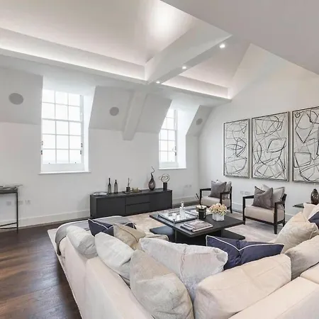 Spacious Close To The Center