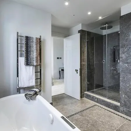 Spacious Close To The Center *