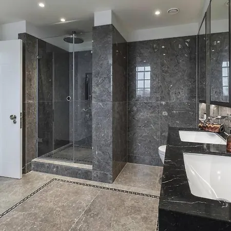 Spacious Close To The Center *